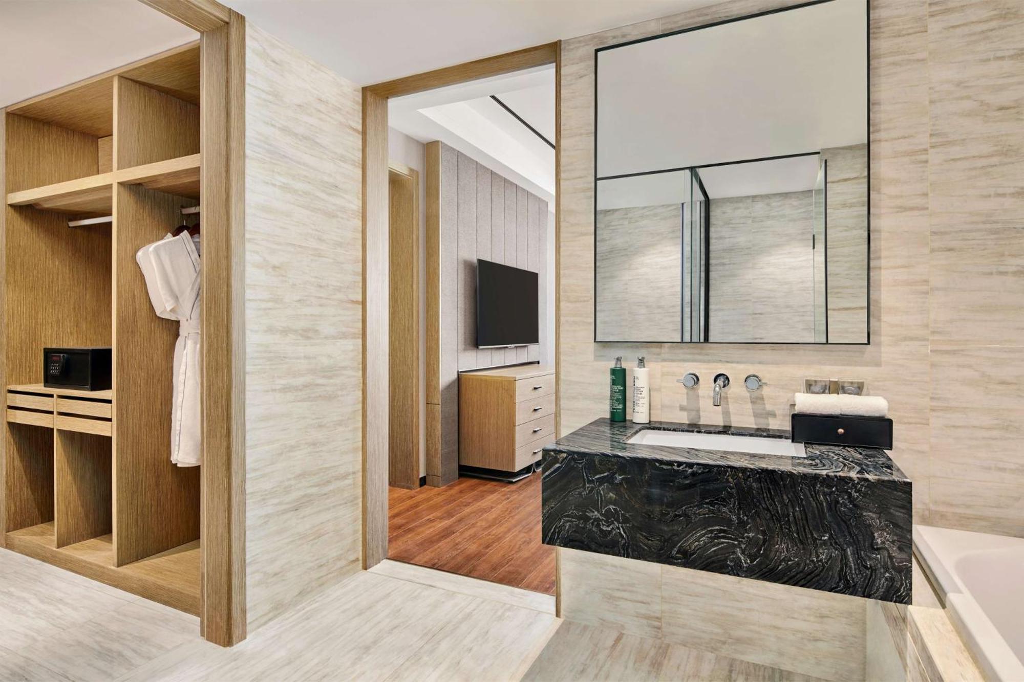 Hilton Garden Inn Wuhan Hankou Екстериор снимка
