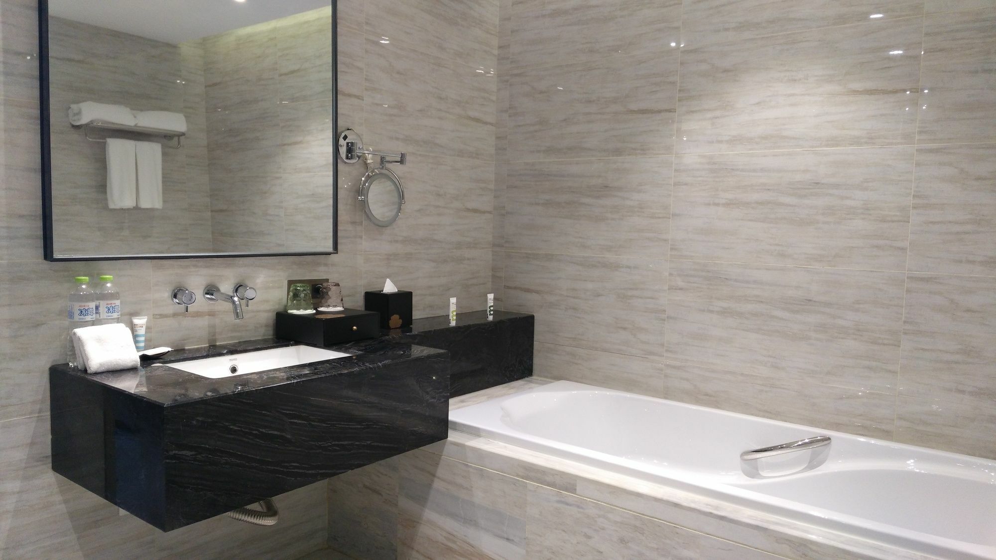 Hilton Garden Inn Wuhan Hankou Екстериор снимка