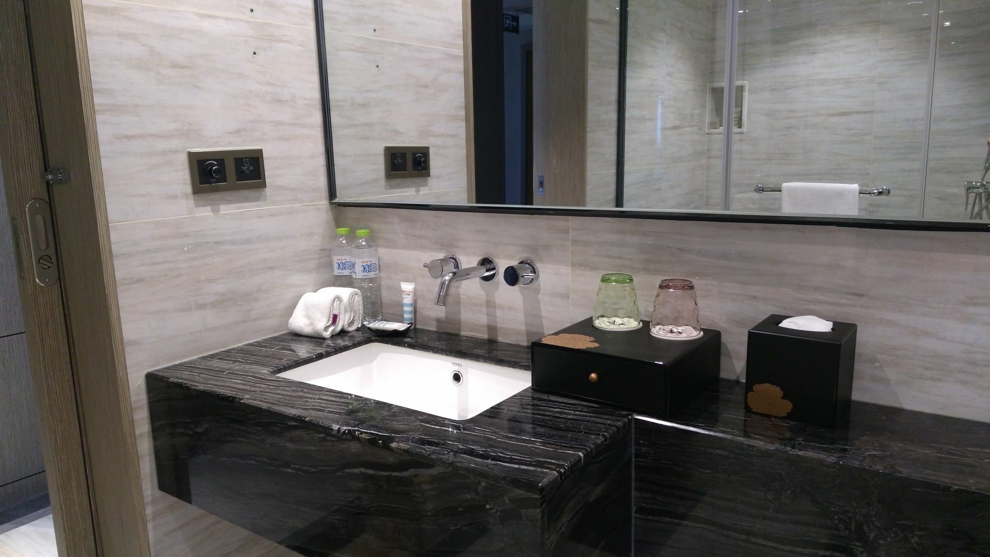 Hilton Garden Inn Wuhan Hankou Екстериор снимка